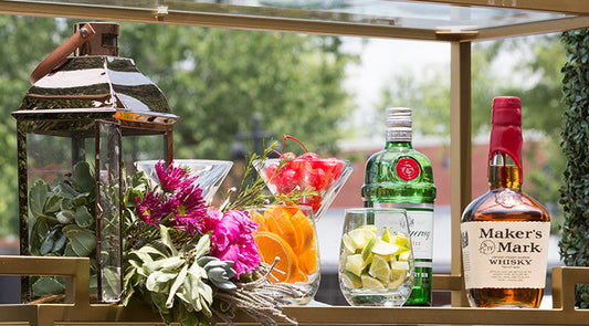 How to Personalize Your Wedding Bar Service with Themed Drinks
